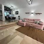 The Lemon House 에스테포나